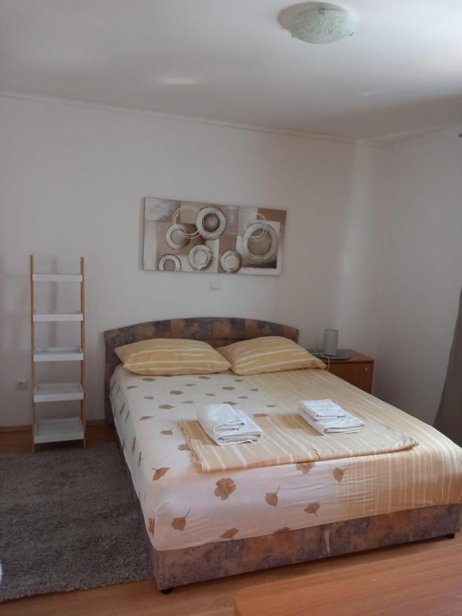 شقة Apartman Nika Ražanac المظهر الخارجي الصورة